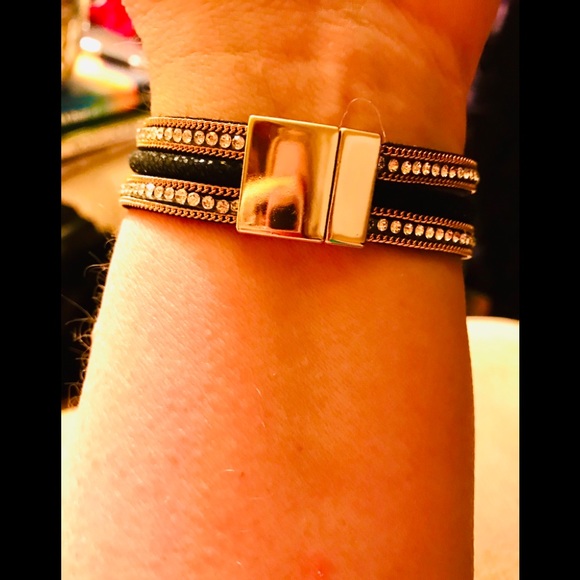 Black & Gold Beaded Triple-Strand Bracelet - Picture 3 of 5